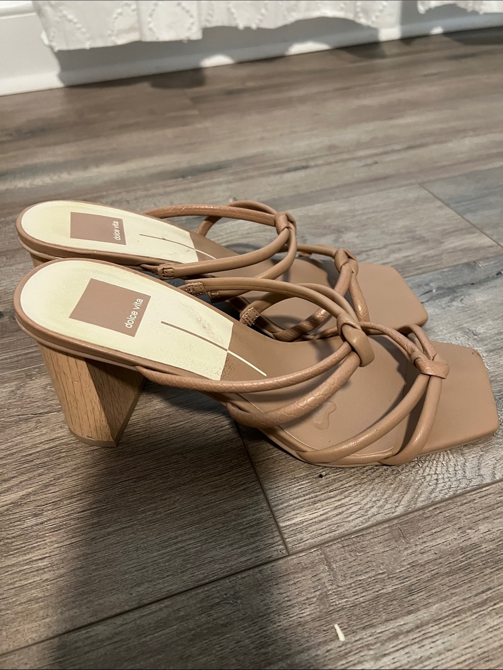 Dolce Vita Tan Knotted Strap Block Heel Sandals size 8.5